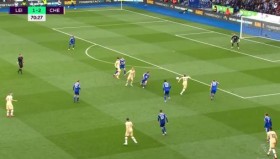 德里赫特：曼联后防的不可动摇支柱，费迪南德对其表现的高度认可